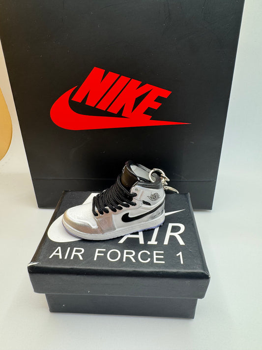 Air Jordan 1 Sneaker Schlüsselanhänger – Silber/Schwarz