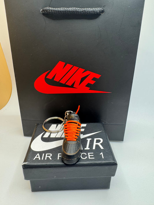Nike Air Force 1 Schlüsselanhänger – Schwarz mit Orange