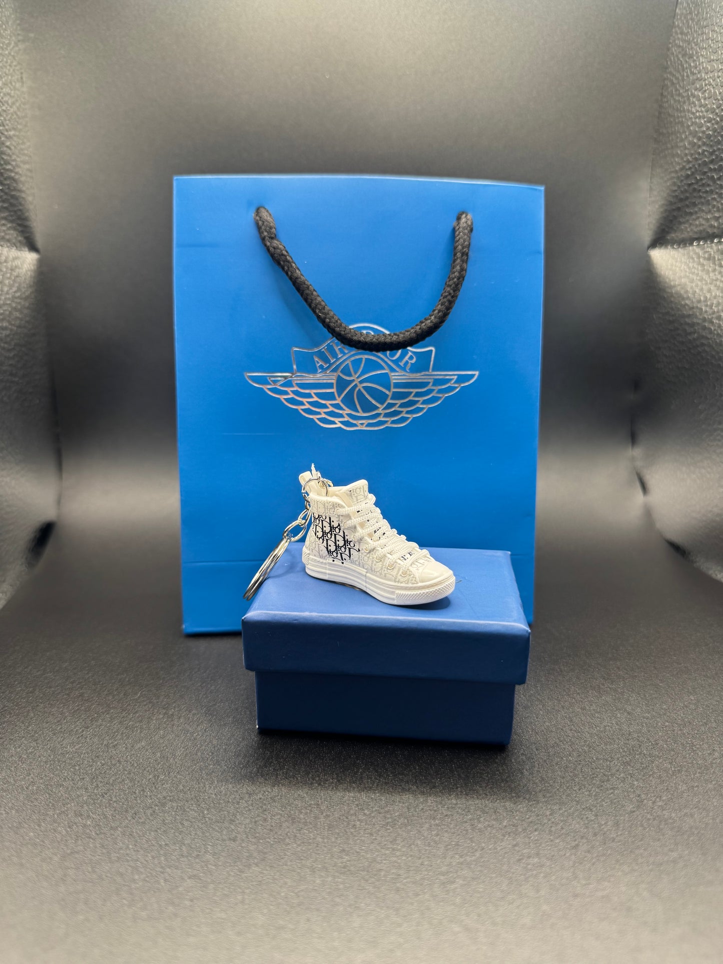 Miniatur-Sneaker Schlüsselanhänger mit Geschenkbox
