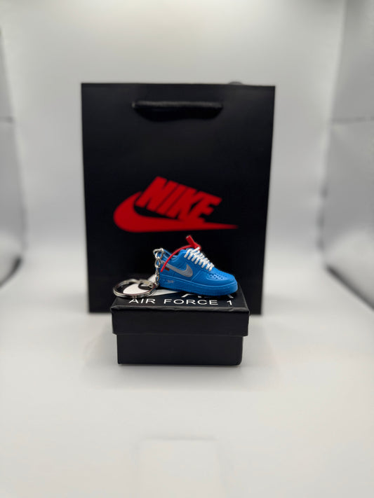 Mini Sneaker Schlüsselanhänger – inspiriert von Nike Air Force 1 (Blau/Silber)
