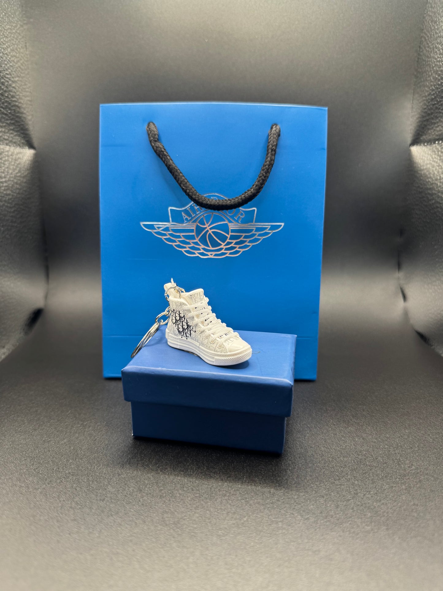 Miniatur-Sneaker Schlüsselanhänger mit Geschenkbox