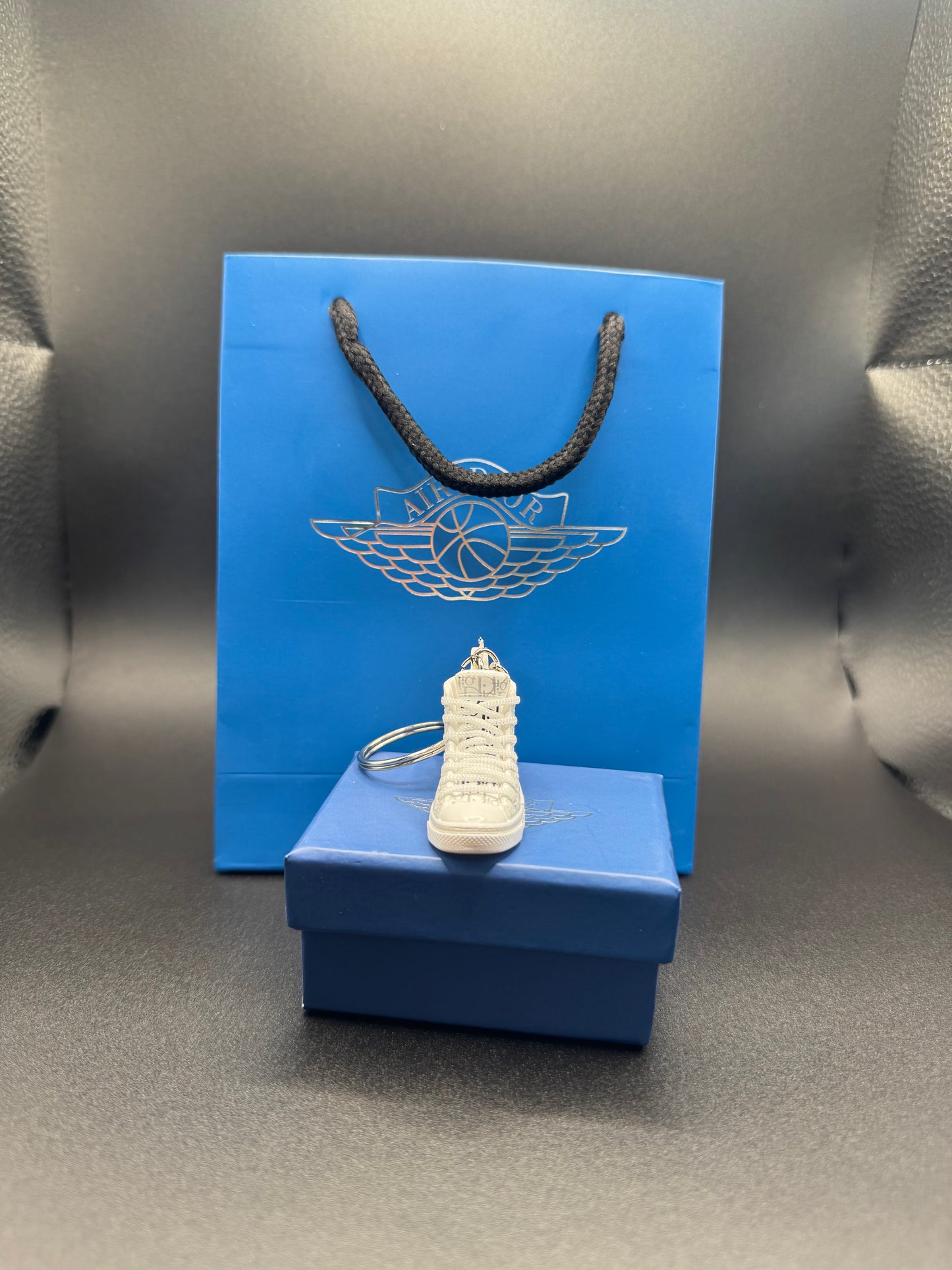 Miniatur-Sneaker Schlüsselanhänger mit Geschenkbox