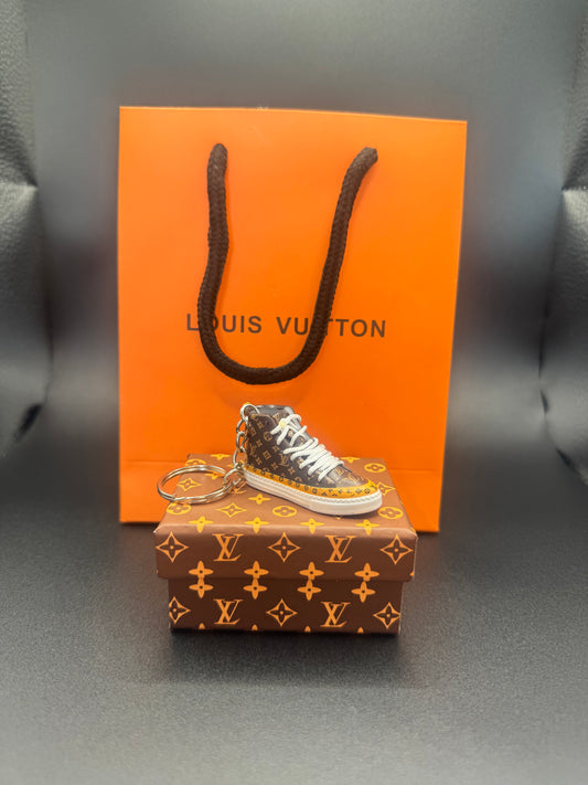 Miniatur-Sneaker Schlüsselanhänger – Louis Vuitton Design – Geschenkbox inklusive