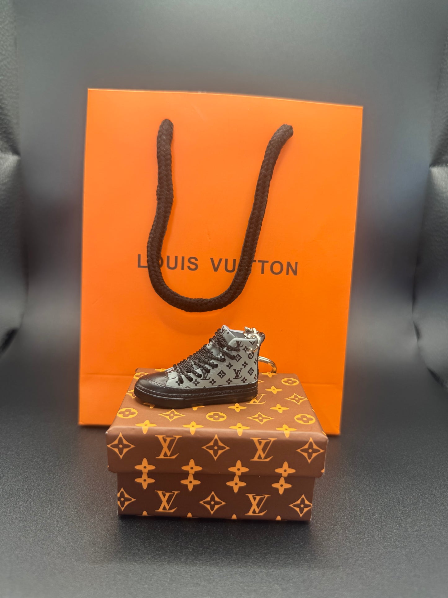 Luxus Miniatur-Sneaker Schlüsselanhänger – Grau/Schwarz – Mit Geschenkbox