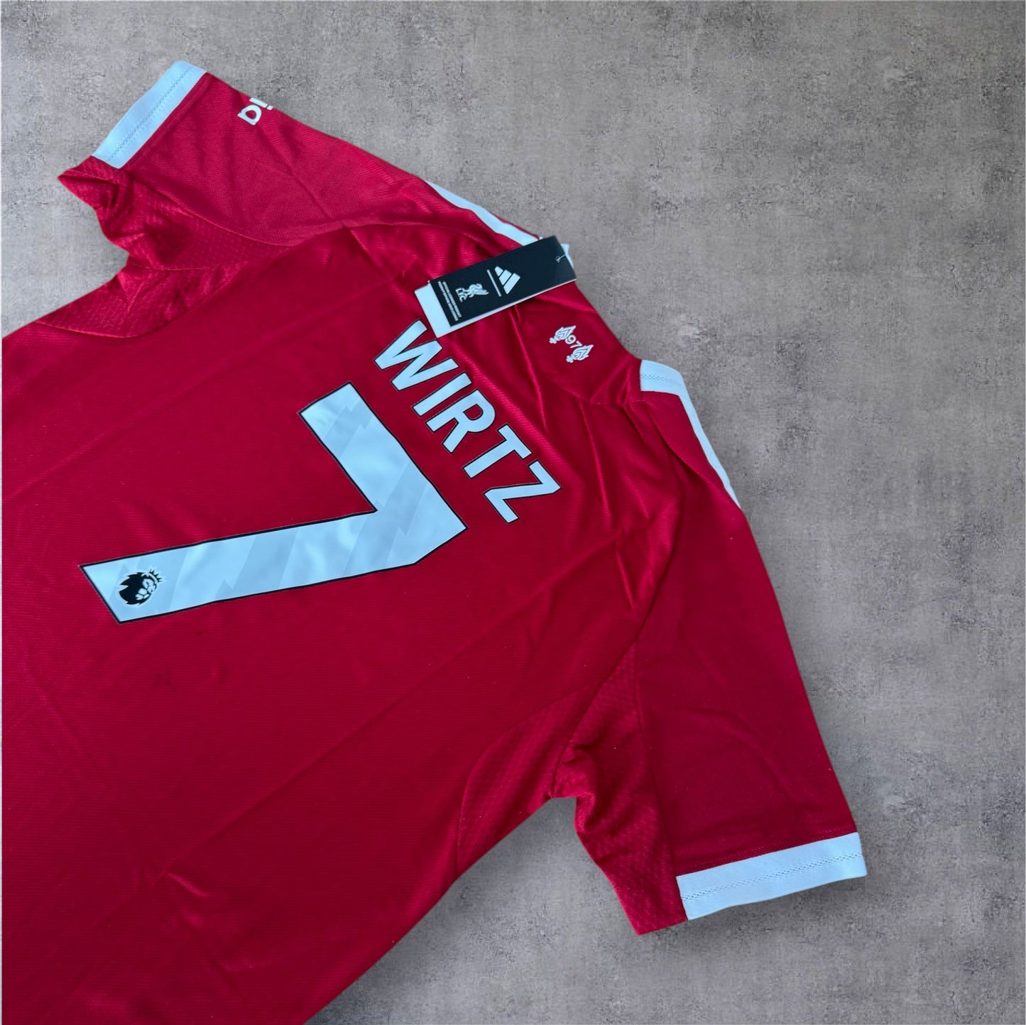 Hochwertiges rotes Fußball Trikot, Größe L, Nr. 7 Wirtz