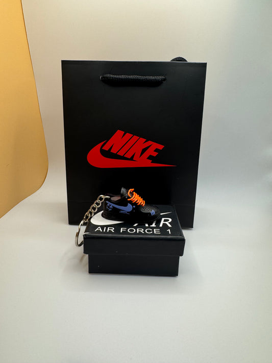 Nike Air Force 1 Schlüsselanhänger – Schwarz/Blau mit Orange Schnürsenkeln – Sneaker Miniatur