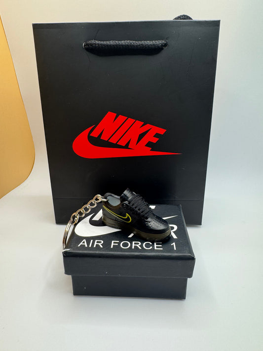 Sneaker Schlüsselanhänger – Nike Air Force 1 Schwarz mit Gelbem Swoosh – Mini Sneaker Keychain