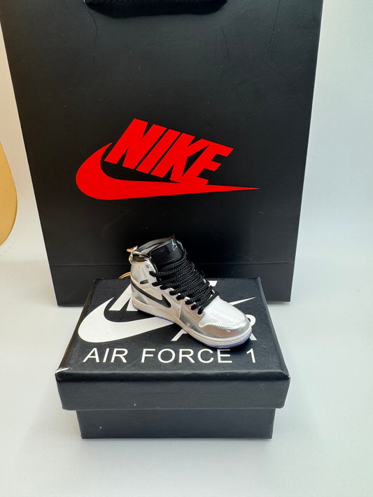 Air Jordan 1 Sneaker Schlüsselanhänger – Silber/Schwarz