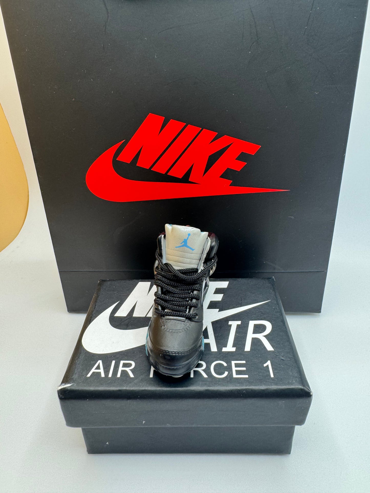 Sneaker Schlüsselanhänger – Nike Air Jordan Retro Miniatur