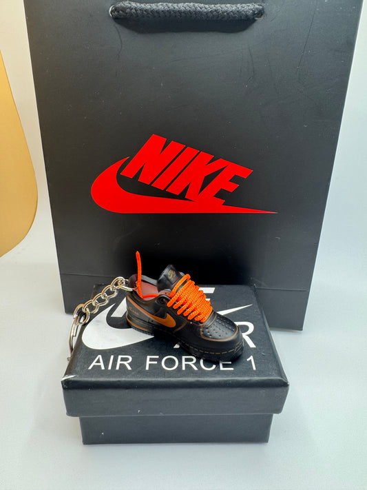 Nike Air Force 1 Schlüsselanhänger – Schwarz mit Orange