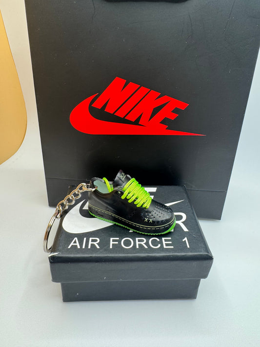 Sneaker Schlüsselanhänger – Air Force 1 inspiriert, Schwarz mit Neon-Grün